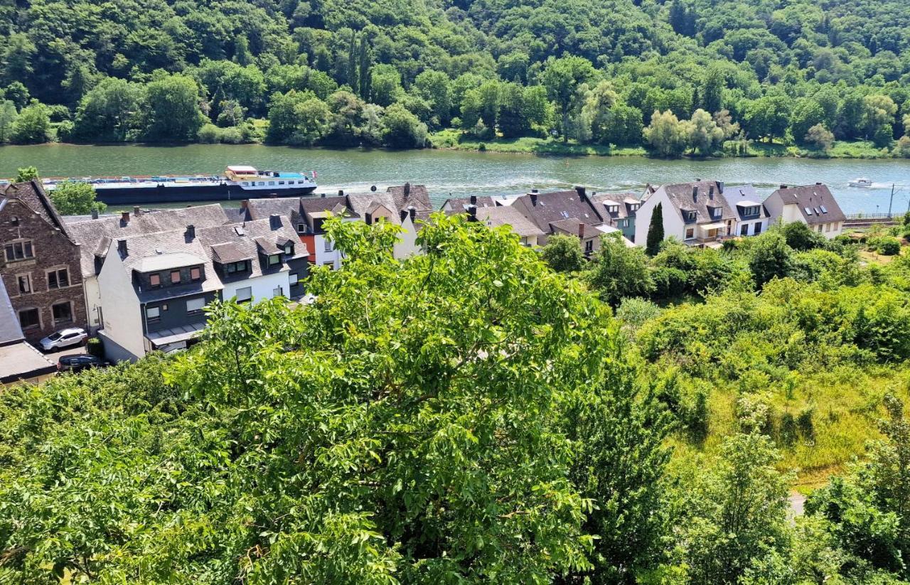 Riesling Appartement For 2 - 4 People - Billiards - Balcony With Mosel View - Parking - Wine Barrel Bar - Fully Equipped Kitchen - Netflix - Waiputv - 3 Km From Cochem Klotten Kültér fotó